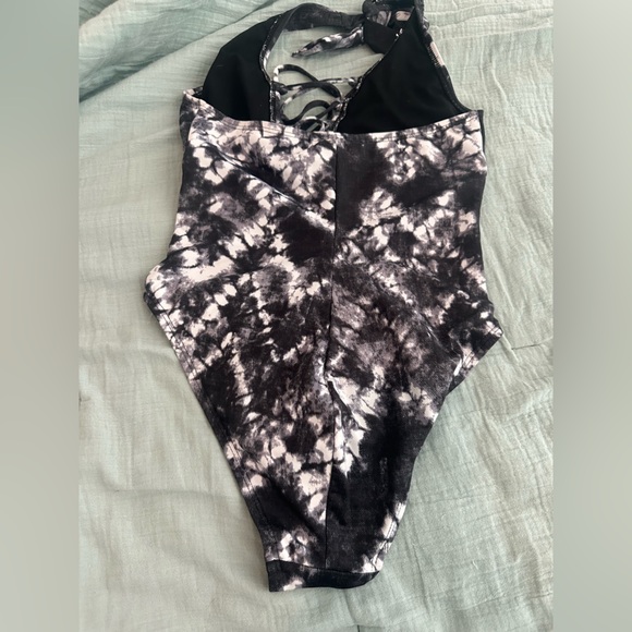 Mint Swim by Draya Cutout-Front One-Piece - Picture 5 of 6